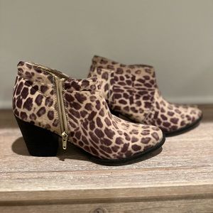 Coconuts by Matisse leopard ankle boots size 7.5
